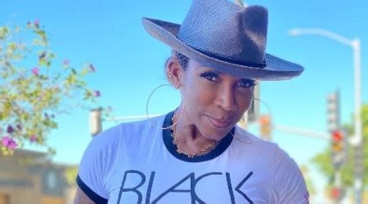 Adrienne-Joi Johnson Height, Weight, Age, Boyfriend, Biography, Facts
