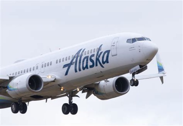 Alaska Airlines Is Cutting Flights to 7 Major Cities, Starting in November