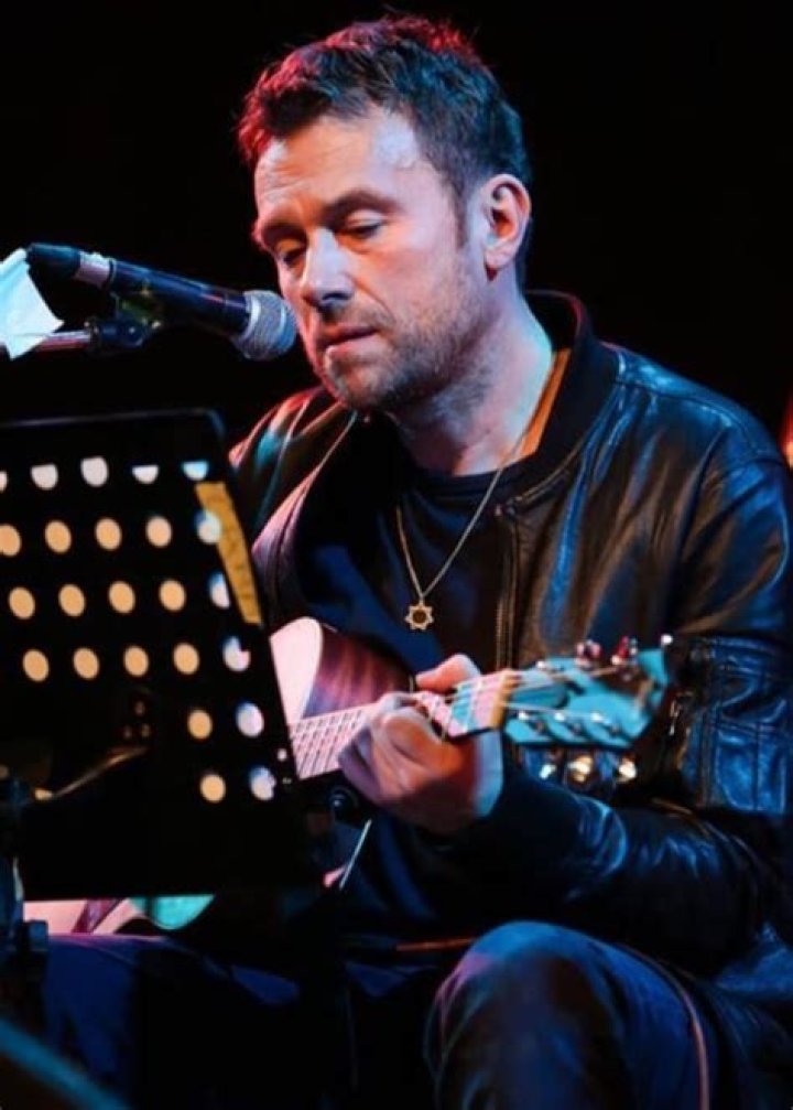 Damon Albarn Height, Weight, Family, Girlfriend, Education, Biography