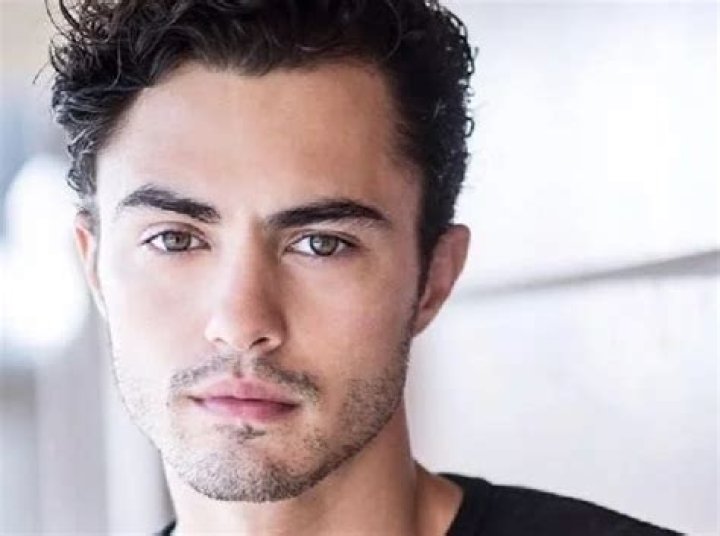 Darren Barnet Height, Weight, Age, Girlfriend, Biography, Family & Wiki