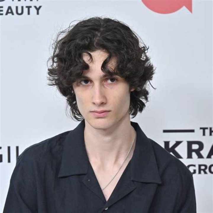 Finn Wolfhard Height, Weight, Age, Girlfriend, Family, Facts, Biography