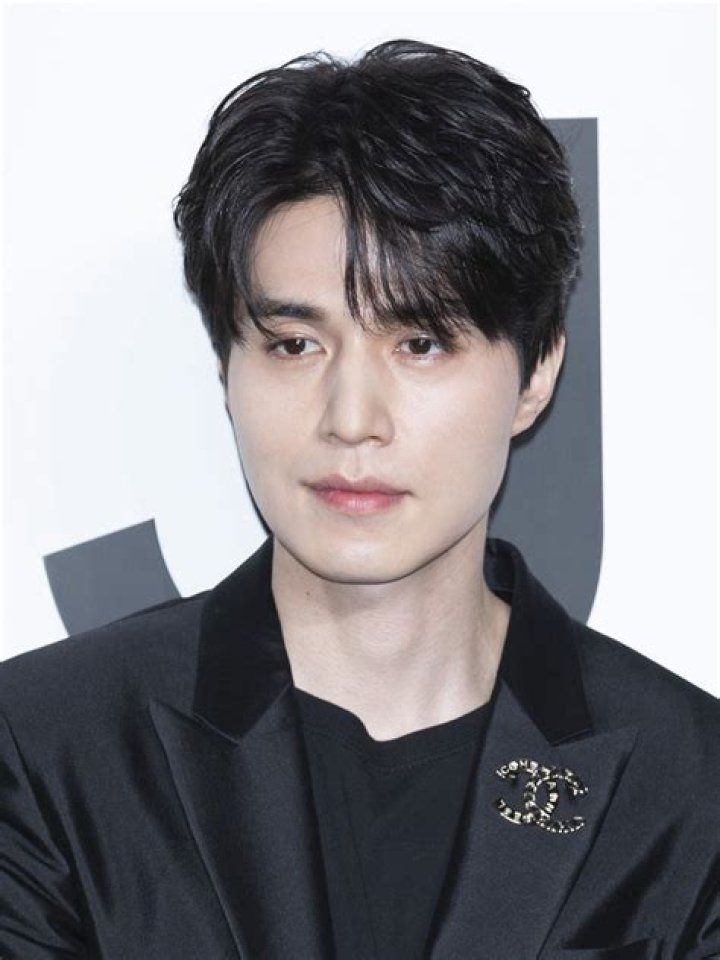 Lee Dong-wook Height, Weight, Age, Girlfriend, Family, Facts, Biography